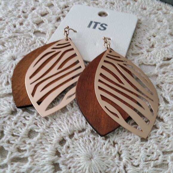 Boho Chic Wood Filigree Layered Leaf Dangle Earrings - Picture 1 of 6